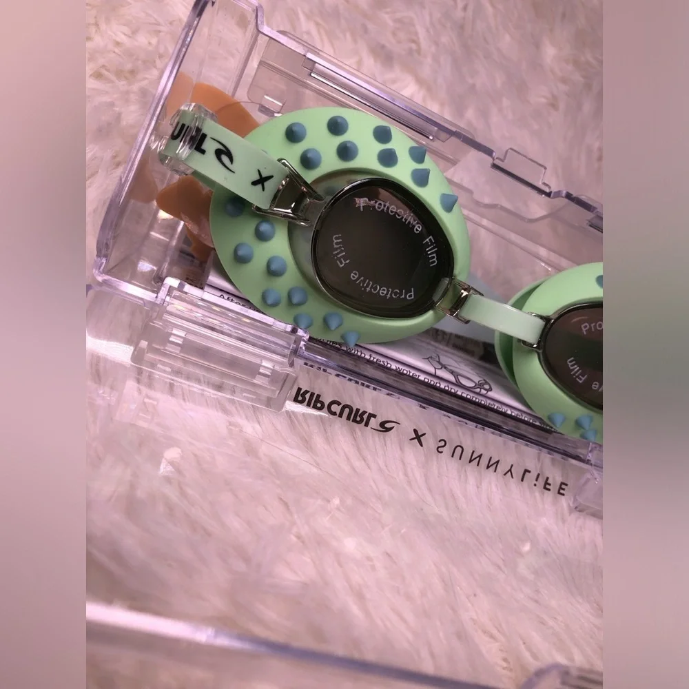 Rip Curl NWT Mint Green Kids Swim Goggles with Turtle Surfing Charm